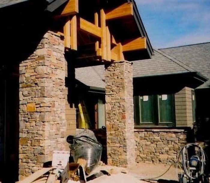 Ledge stone pilars